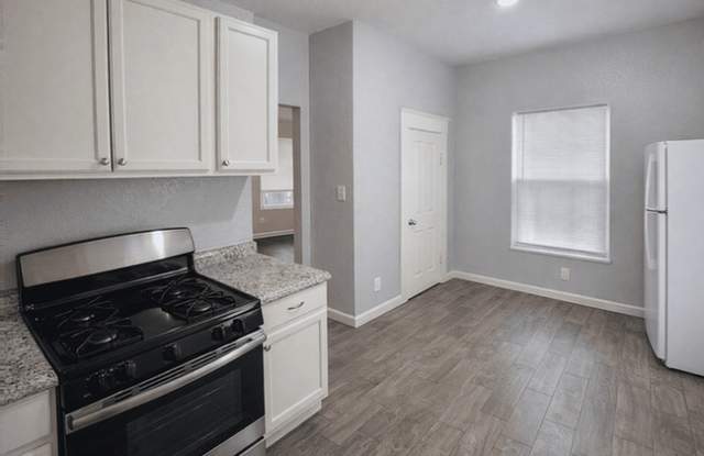 511 W Cleveland St photos photos