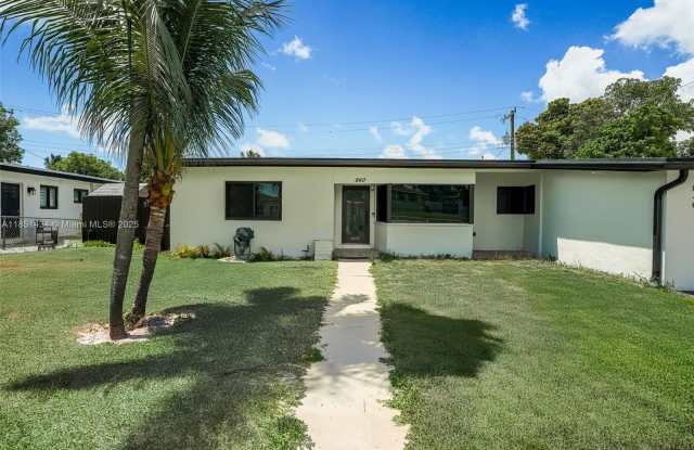840 NW 170th Ter photos photos
