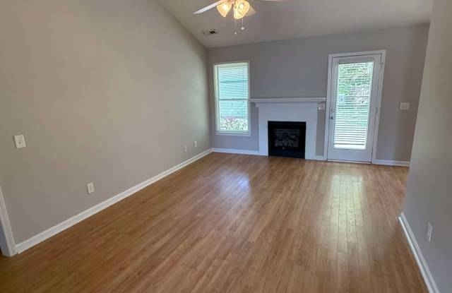 1695 Cumberland Pl Gallery 3