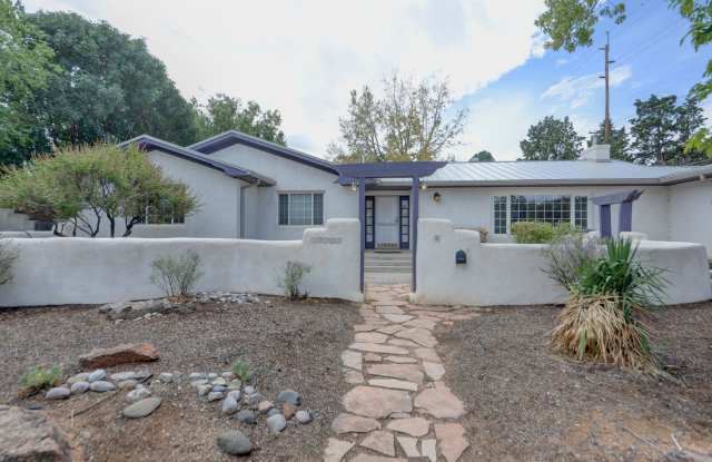 Amazing 5 Bedroom w/ Casita in Beautiful Ridgecrest Neighborhood! photos photos