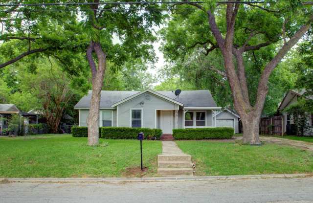 Coming Soon! Pet-Friendly 3BR Home with Large Backyard – Cleburne photos photos