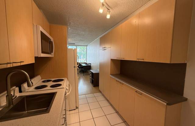 Ainahau Gardens furnished studio w/parking in Waikiki available now! Gallery 3