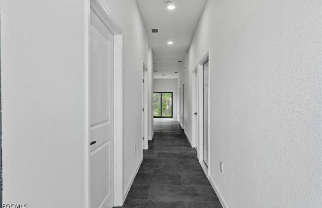 601 Hawthorne Avenue S Gallery 3
