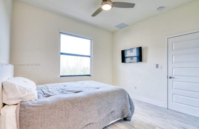 7831 NW 104th Ave photos photos