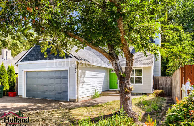 Peaceful 4-Bedroom Home with Large Lot, Fireplace & Private Backyard Gallery 3