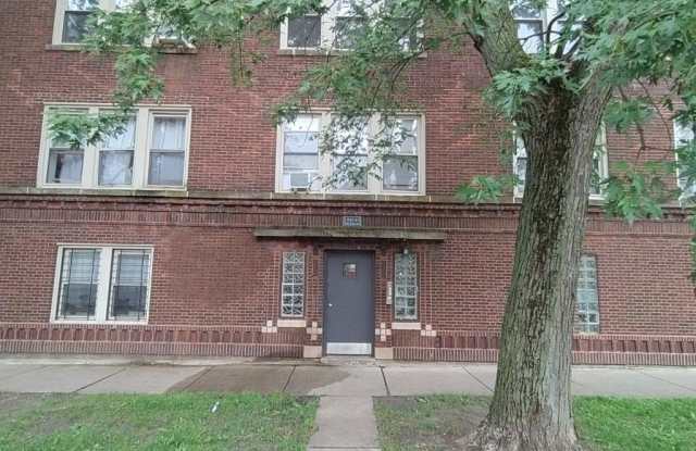 1943 W Chase Avenue unit: 2 photos photos