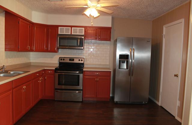 Move In Special!!! $150 off 2nd month rent! Come take a look! - 4304 Southeast 40th Street, Del City, OK 73115