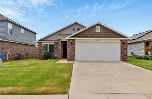 3 Bed 2 Bath home mins away from the University! photos photos