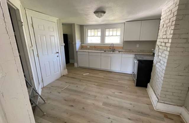 211 Oakwood Street - B Gallery 2