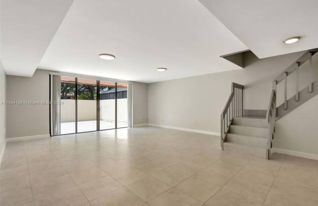10648 SW 76th Ter Gallery 4