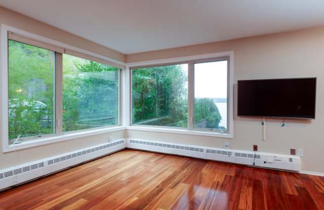 1600 43rd Avenue East - 201 photos photos