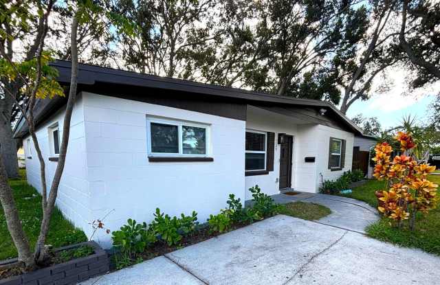 Fully Remodeled 3-Bedroom + Den Home for Rent in St. Petersburg, FL! - 726 75th Avenue North, St. Petersburg, FL 33702