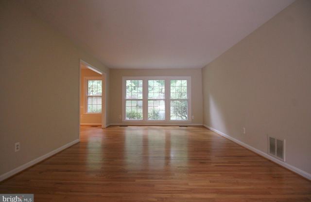 9920 TARTAN COURT Gallery 4