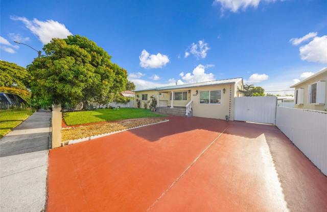 5862 West 2nd Court Gallery 3