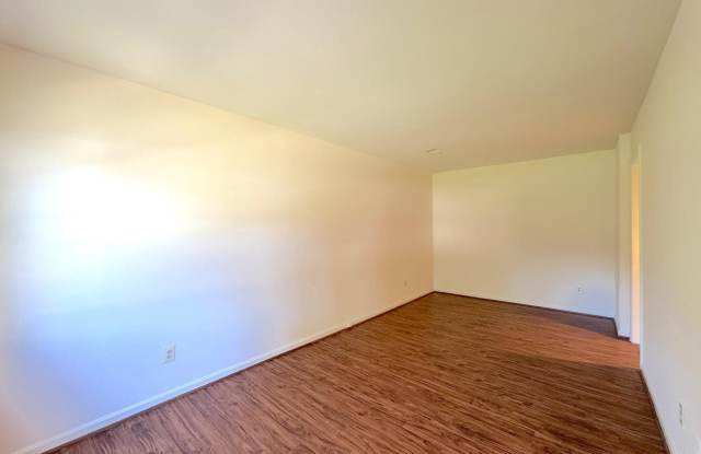 9773 HAGEL Circle Gallery 3