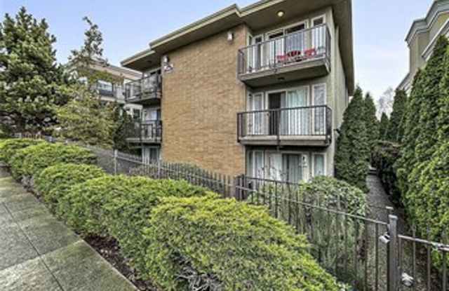Location, Location!! Spacious Condo on Lower Queen Anne! photos photos