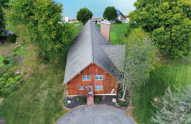 832 CAYUGA CV Gallery 4