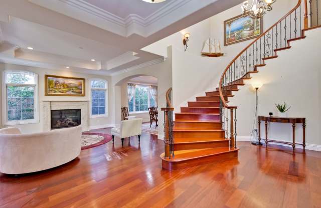 Exquisite Luxury Home in Saratoga! Gallery 3