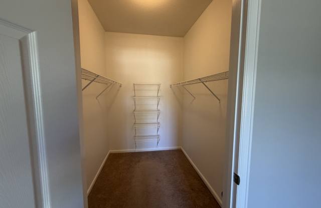 1465 Blue Sky Circle Gallery 2