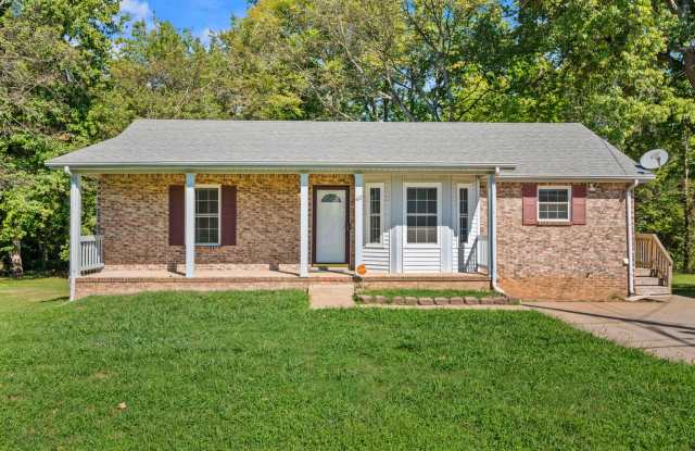 Cozy Charm Meets Modern Touches in Oak Grove photos photos
