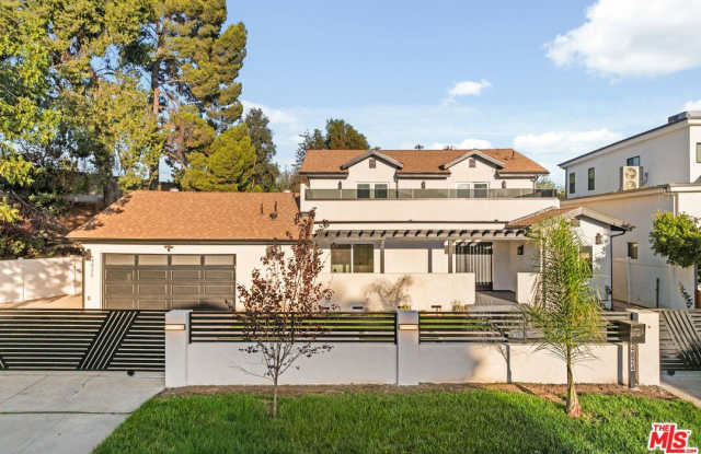 4824 Saloma Ave photos photos