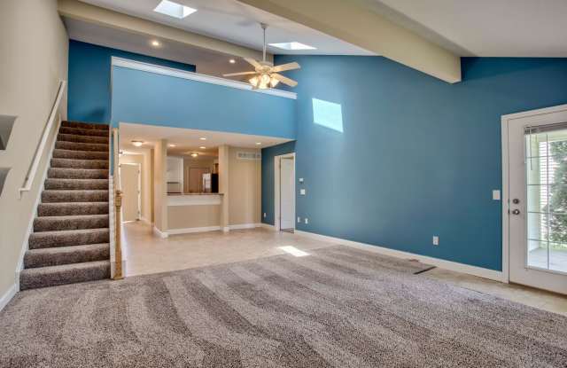 Beautiful Prairie Fields Townhouse — 3 Bed / 2.5 Bath + Loft photos photos