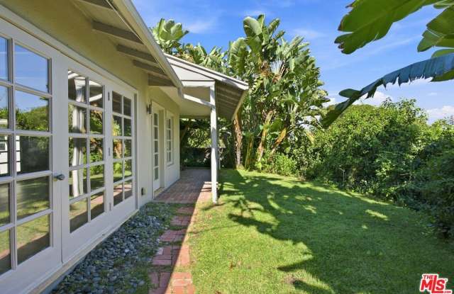 8618 Appian Way Gallery 4