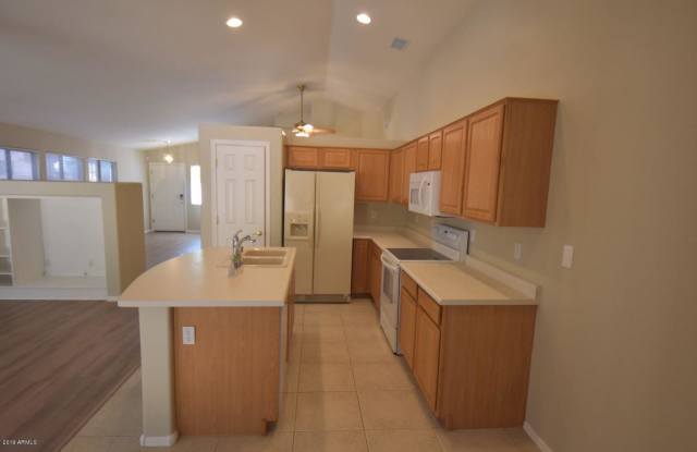 10384 W TONOPAH Drive Gallery 2