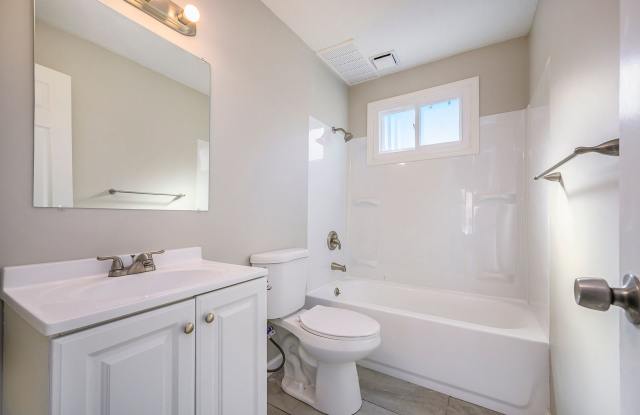 MOVE IN SPECIAL* $250 Off First Full Month's Rent OR Free 55in TV! Gallery 4