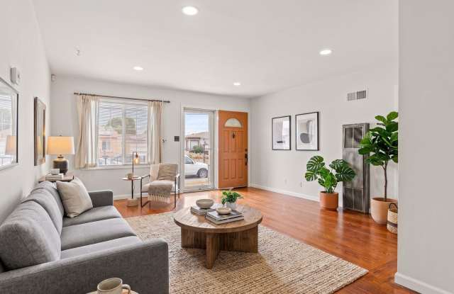 Renovated Modern 3-Bed, 1-Bath Home in Hayward w/ Spacious Rear Yard Gallery 3