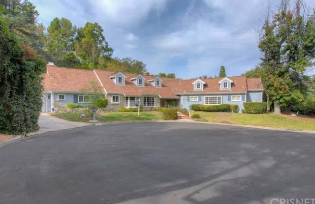 4525 Comber Avenue Gallery 4