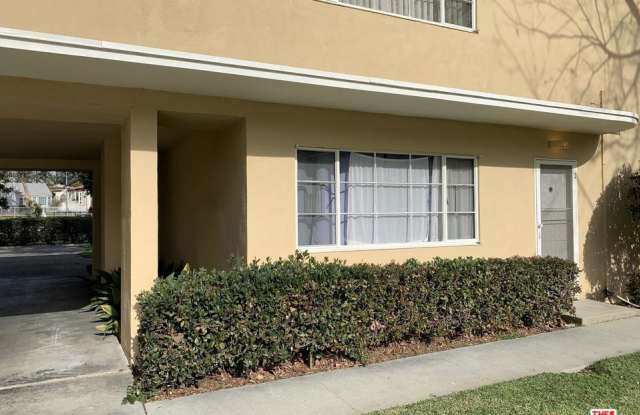 5189 VILLAGE Green Gallery 2