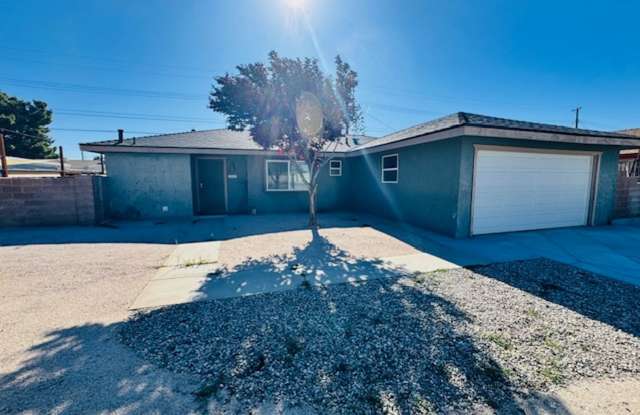 Gorgeous Remodeled 4+2 - $3100 photos photos