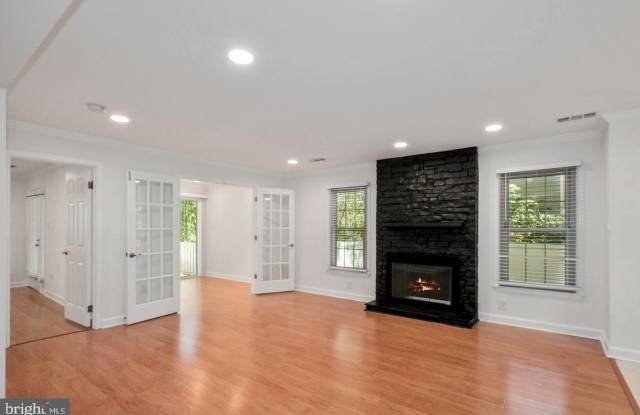 5801 LINDEN SQUARE CT Gallery 2
