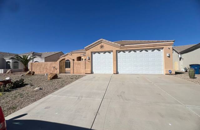 Beautiful 3C Garage Home on Golf Course Gallery 3