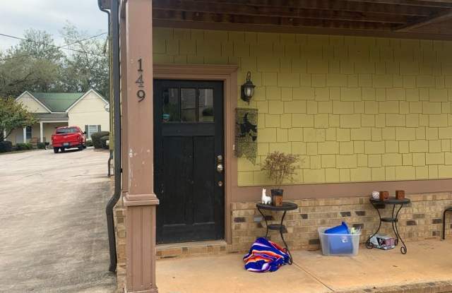 Five Bedroom Near Downtown Available for Pre-Lease! Gallery 3