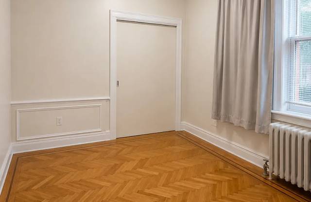 999 Beach 9th St Apt 1B Gallery 2