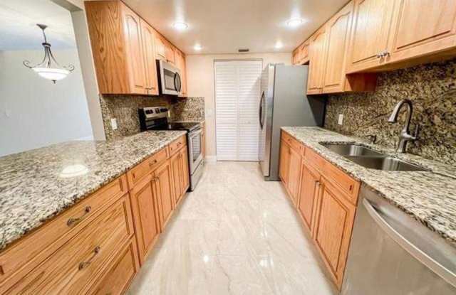 10740 S Golfview Drive, Pembroke Pines, FL 33026 - 3107 photos photos