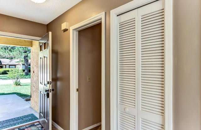 8653 DEERMOSS WAY W Gallery 3