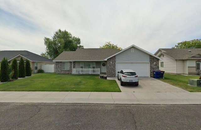 3-bed, 2-bath, 2-car garage, 1360 sq. ft. photos photos