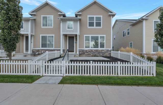 Beautiful Row End Townhouse w 2 car attached - 13178 Blythswood Ln, Herriman, UT 84096