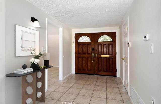 20715 Tiara Street Gallery 2