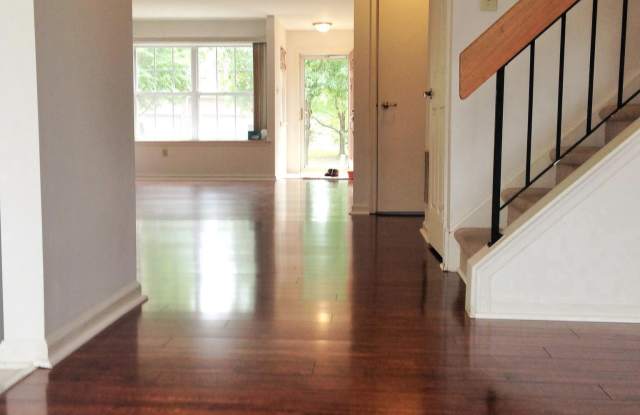 52 QUINCE CIRCLE Gallery 3