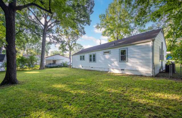 COMING SOON! 3 Bed/1 Bath Home Ready for Move In this November. Gallery 4