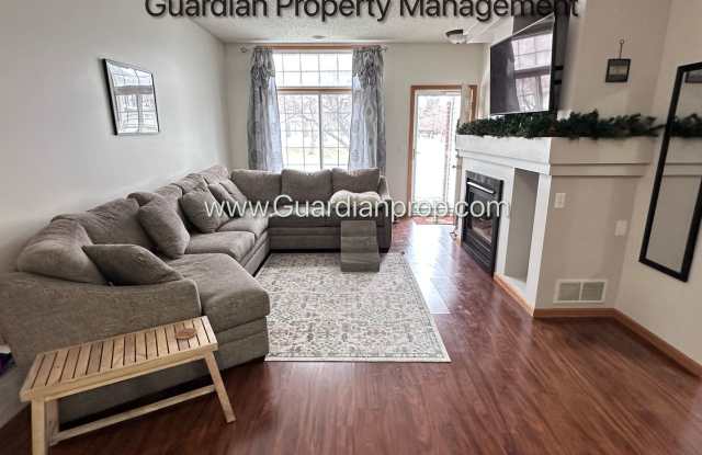 Shakopee Town Home, 2 Car Garage, 1.5 Baths, Patio, Dishwasher, W/D photos photos