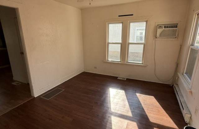 318 East Euclid Avenue Gallery 2