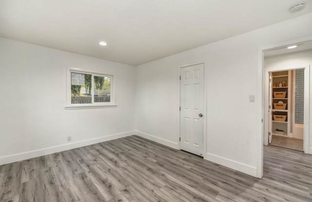 3652 Mcclellan Dr Gallery 4