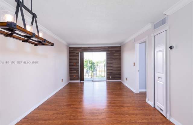 1933 SW 7th St photos photos