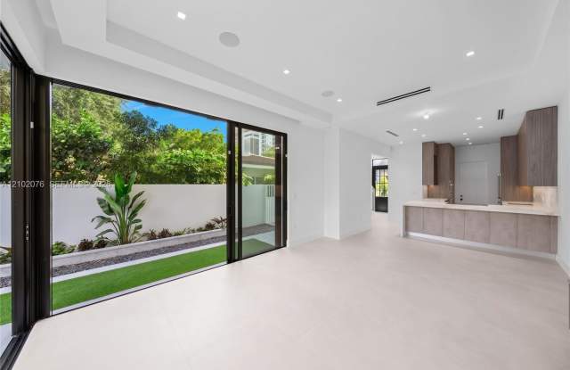 2712 South Le Jeune Road Gallery 4
