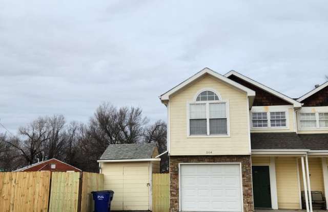 Large 3 Bedroom Duplex with Big Fenced in Yard. photos photos